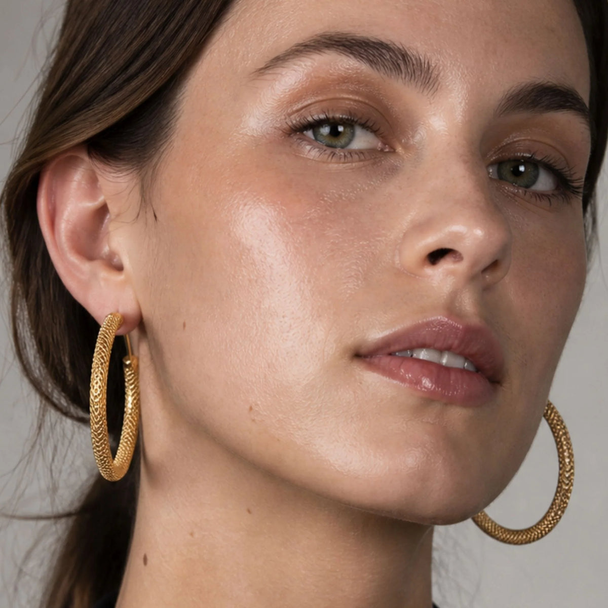 Ellie Vail Lou Large Mesh Hoop Earring- Gold