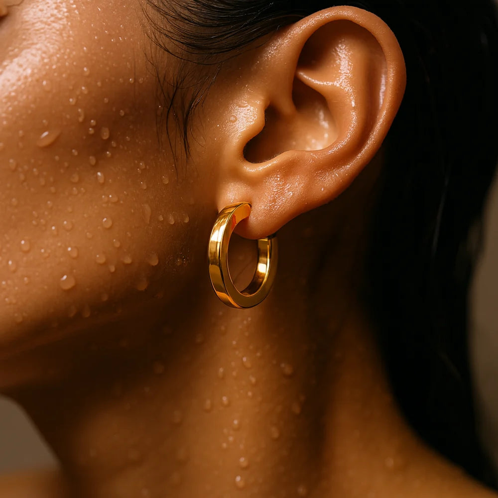 Ellie Vail Ivonne Medium Hoop Earring- Gold