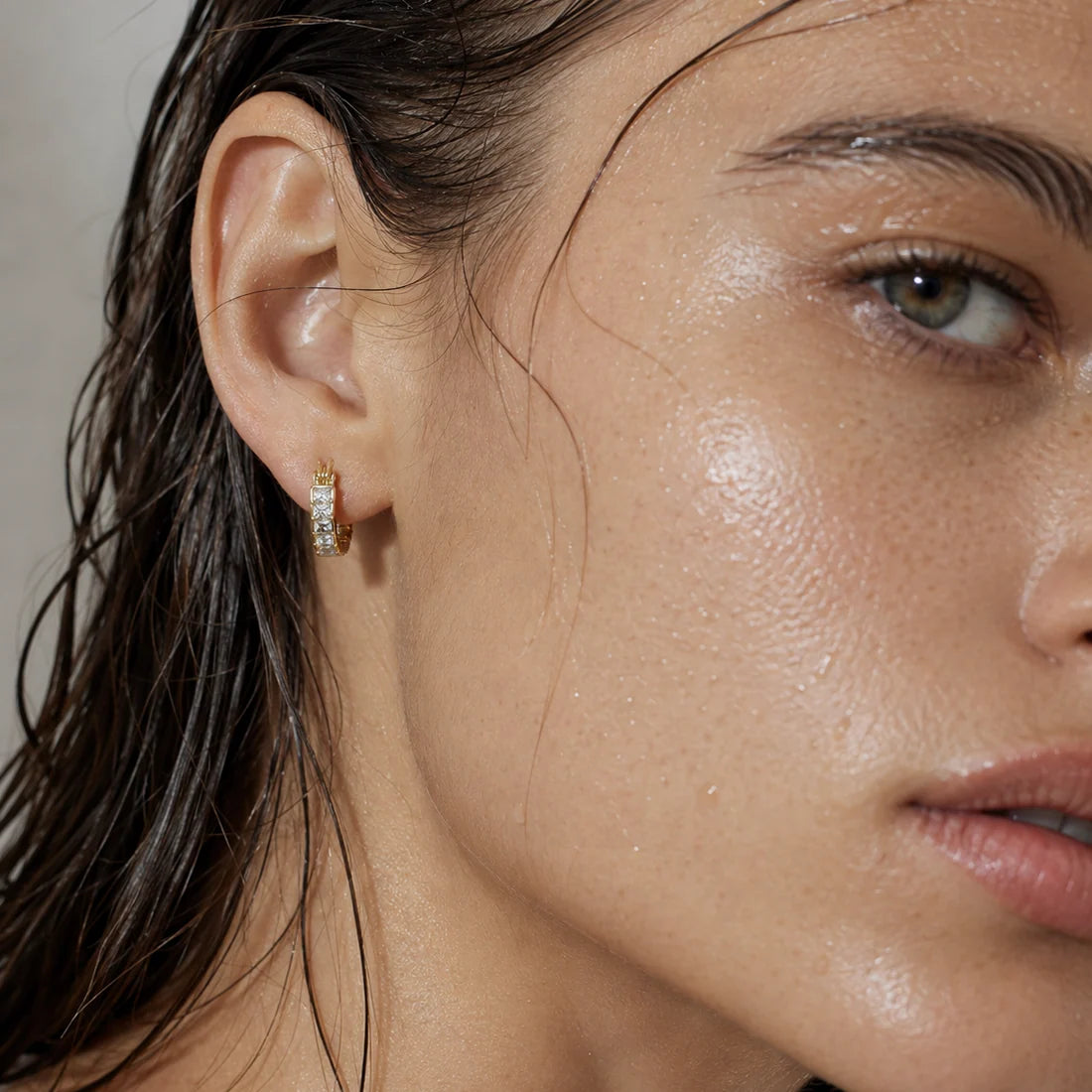 Ellie Vail Lyndsay Mini Hoop Earring- Gold