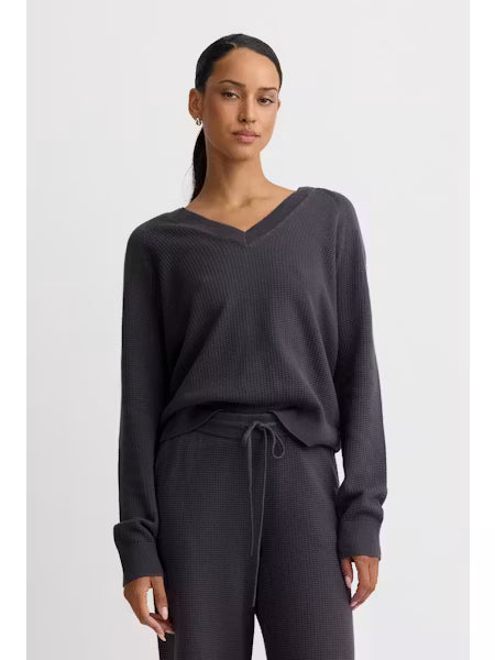 Stiches+Stripes Devoe V-Neck - Carob