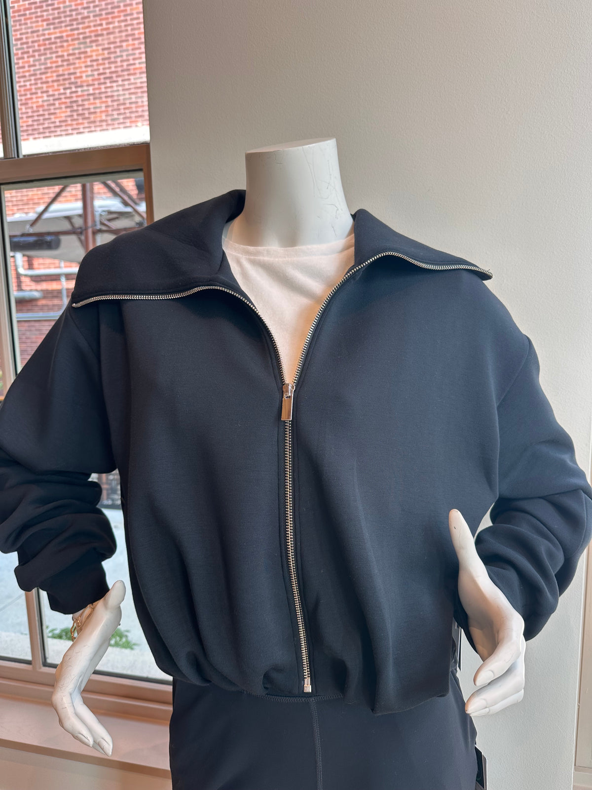 MPG Dreamweave Pleated Jacket- Black